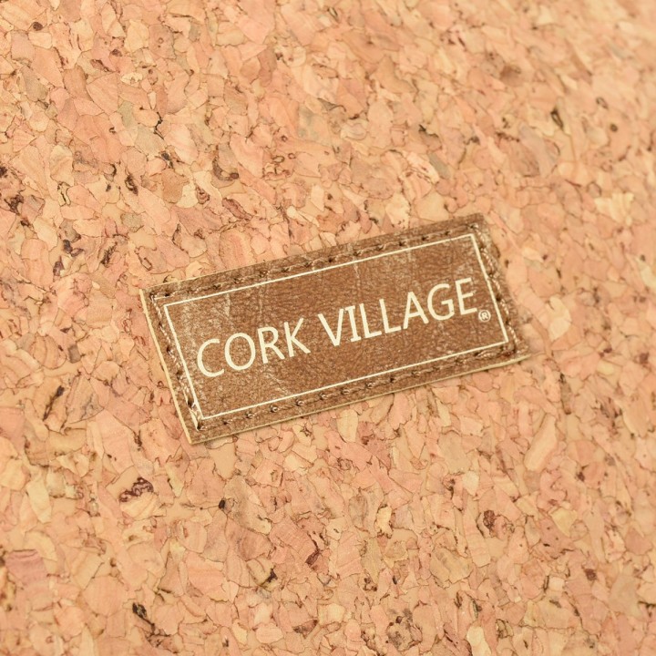 Torebka damska listonoszka mała z korka naturalnego wegańska czarna CorkVillage CV02