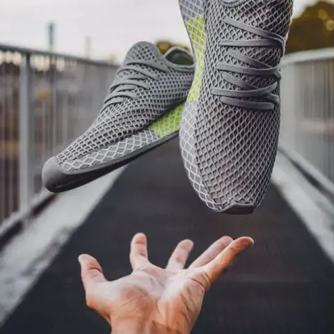 3 Simple but effective ways to make wide shoes smaller